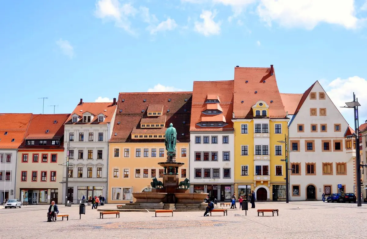 Obermarkt in Freiberg mit Brunnen